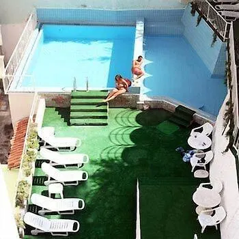 Sozer كوشاداسيه